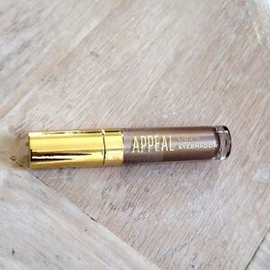 Appeal Liquid Eyeshadow in Champagne